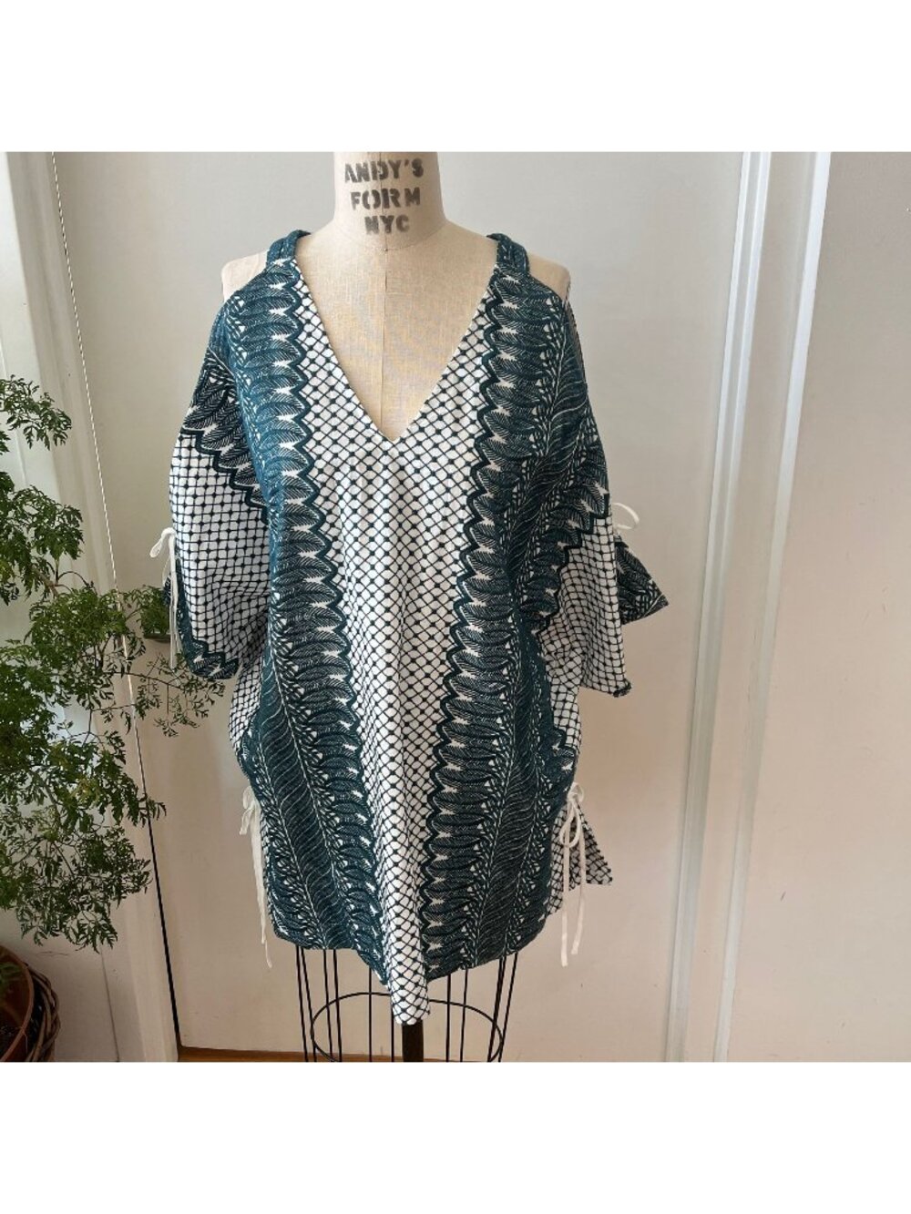 RED CARTER  Swim Boho Cover Up  Cold‎ Shoulder Embroidered Tunic Size Small